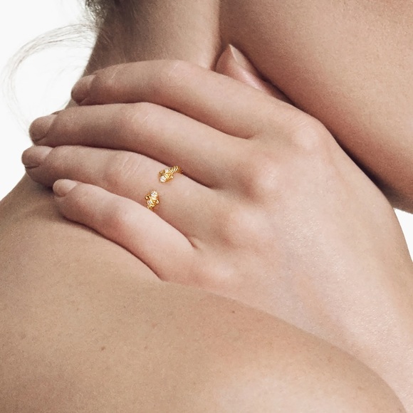 David Yurman Renaissance Ring
18K Yellow Gold with Diamonds, 2.3mm - Picture 4 of 6